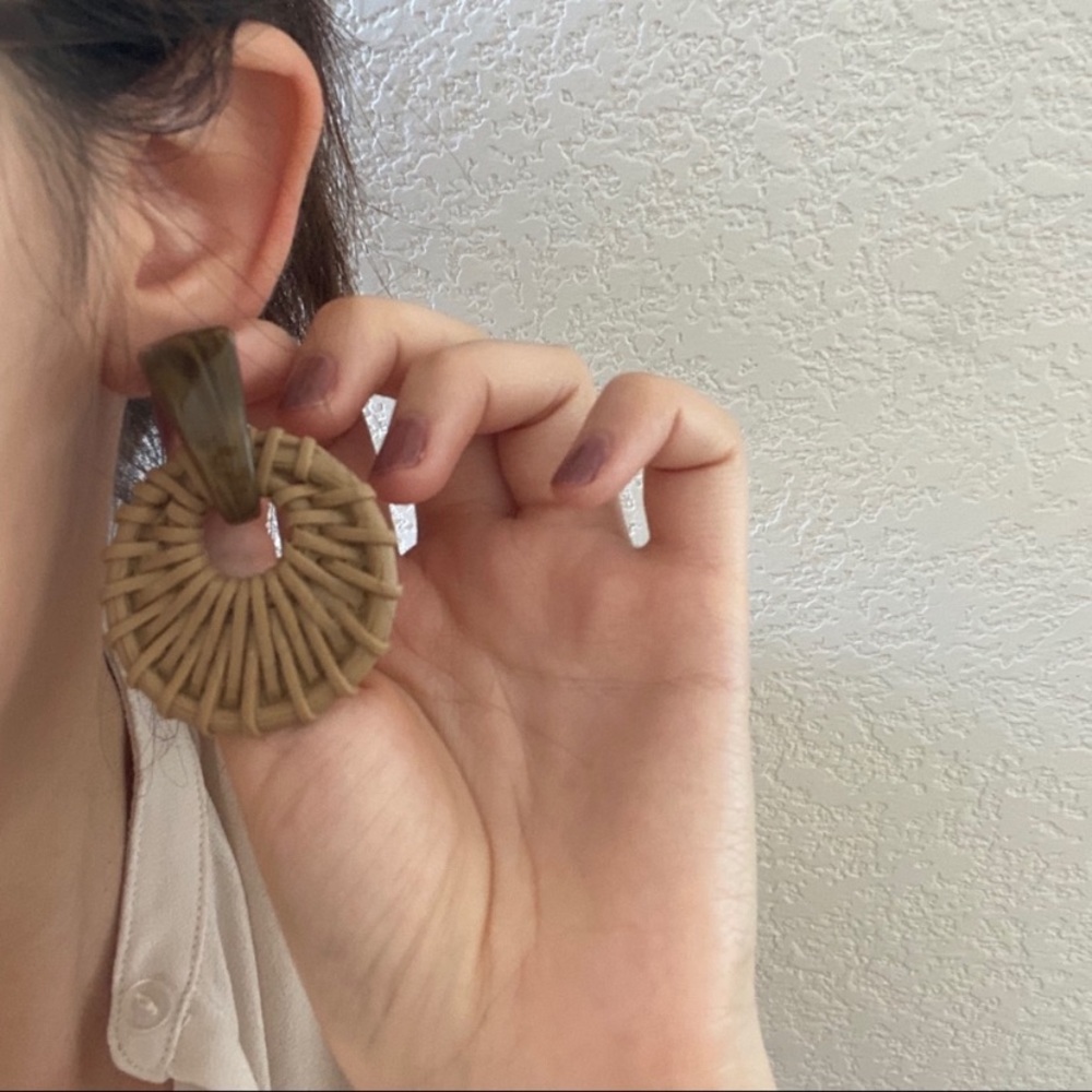 Wicker Marble Resin Charm Earrings - Picture 8 of 9